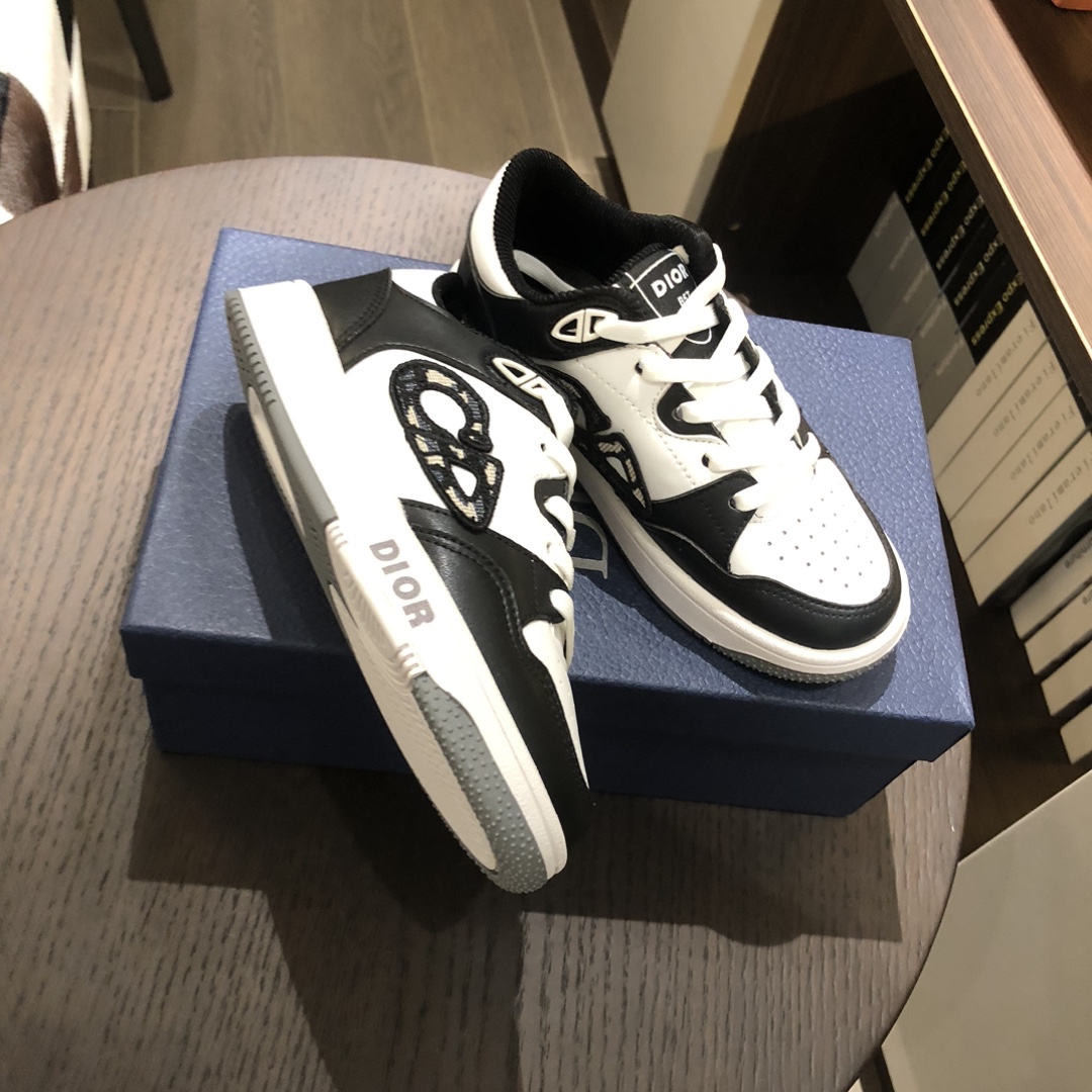 Children's shoes child